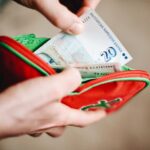 Waluta w podróży: karta czy gotówka?