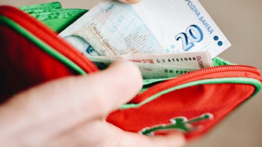 Waluta w podróży: karta czy gotówka?