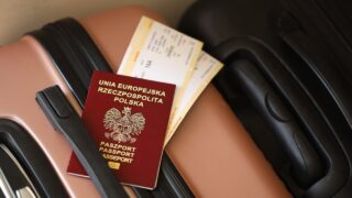 Bezpieczeństwo podróżnych: jak chronić dokumenty i pieniądze